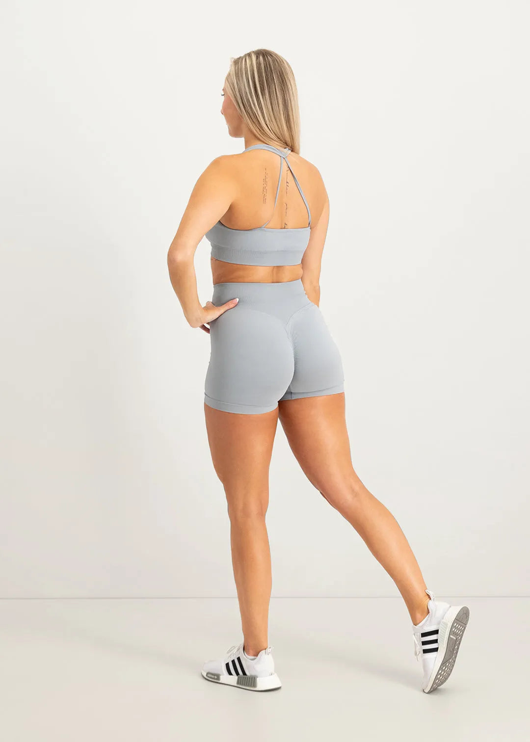 Flare Scrunch Shorts – Grau