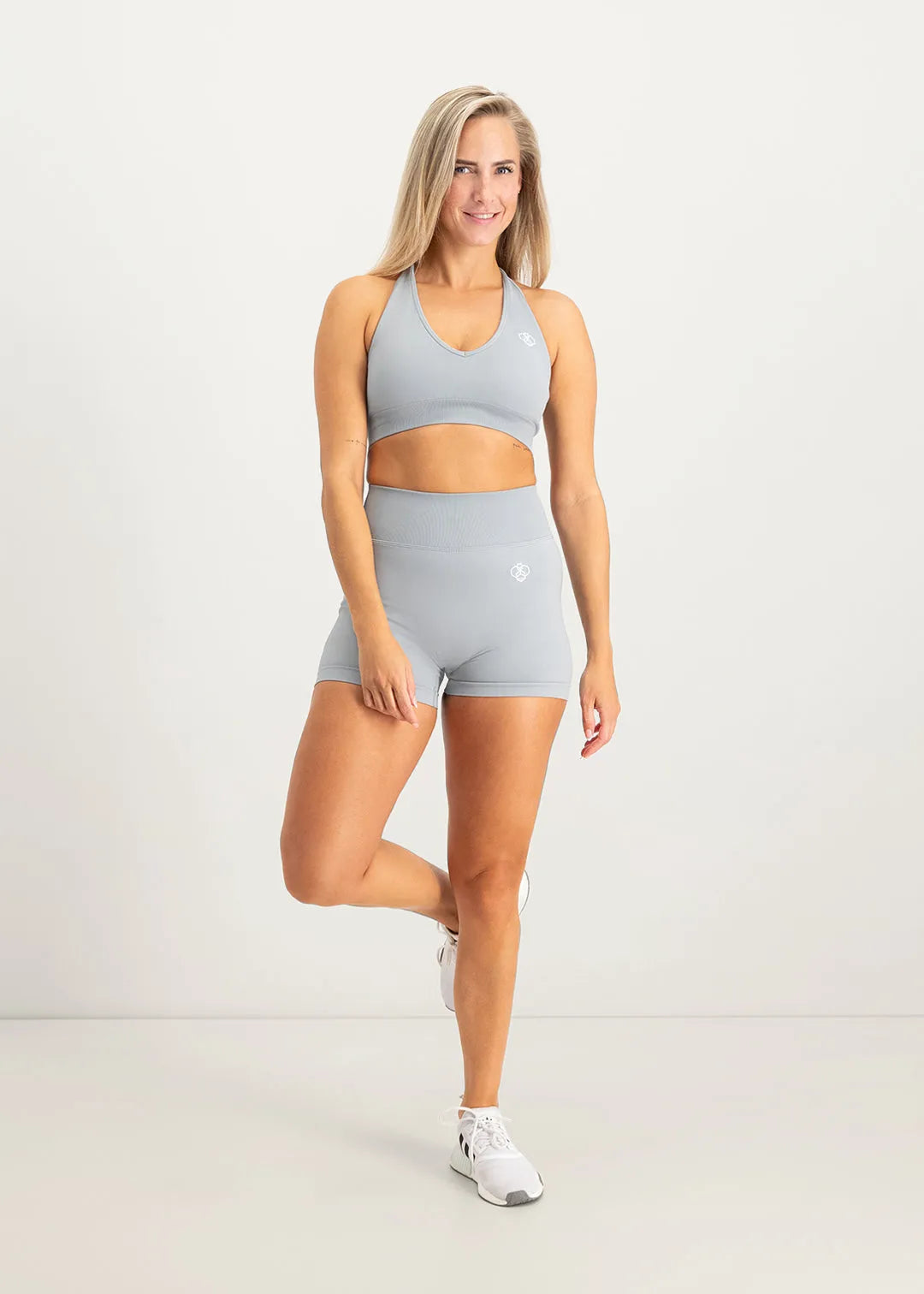 Flare Scrunch Shorts – Grau